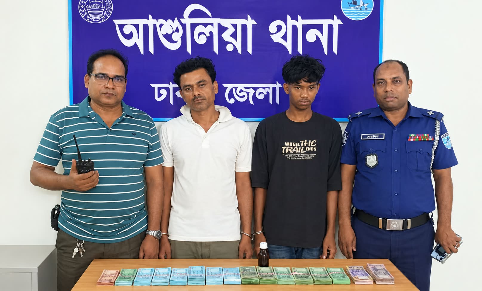 ‎আশুলিয়ায় ৫ লক্ষ৭৯ হাজার টাকার জাল নোট ও সরঞ্জামসহ গ্রেফতার ২, মোটরসাইকেল জব্দ